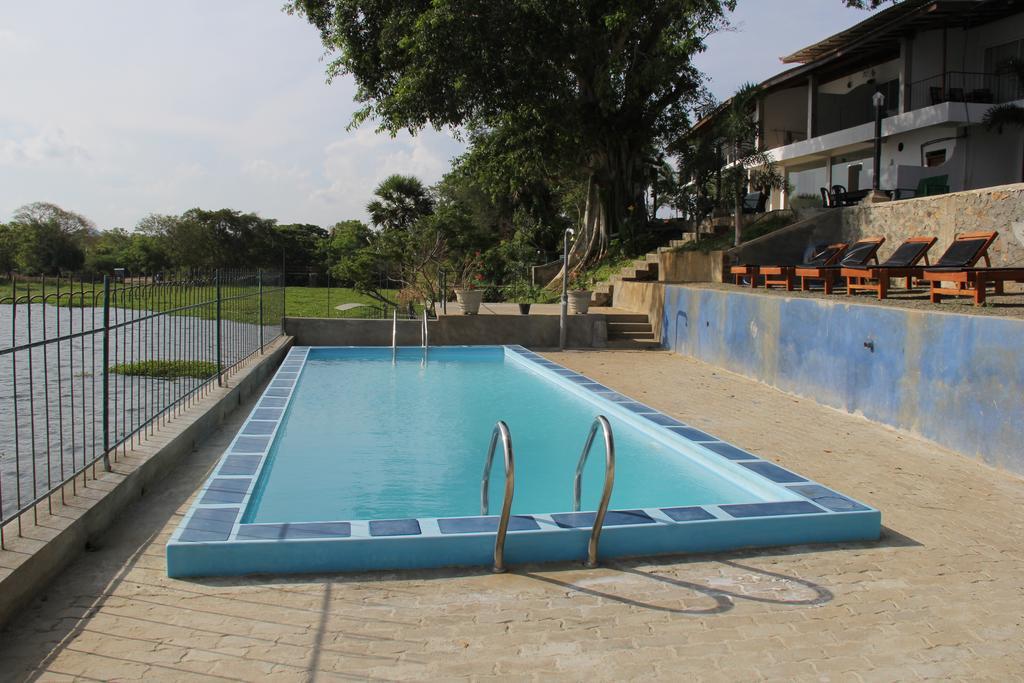 Lake Wind Hotel Tissamaharama Exterior photo
