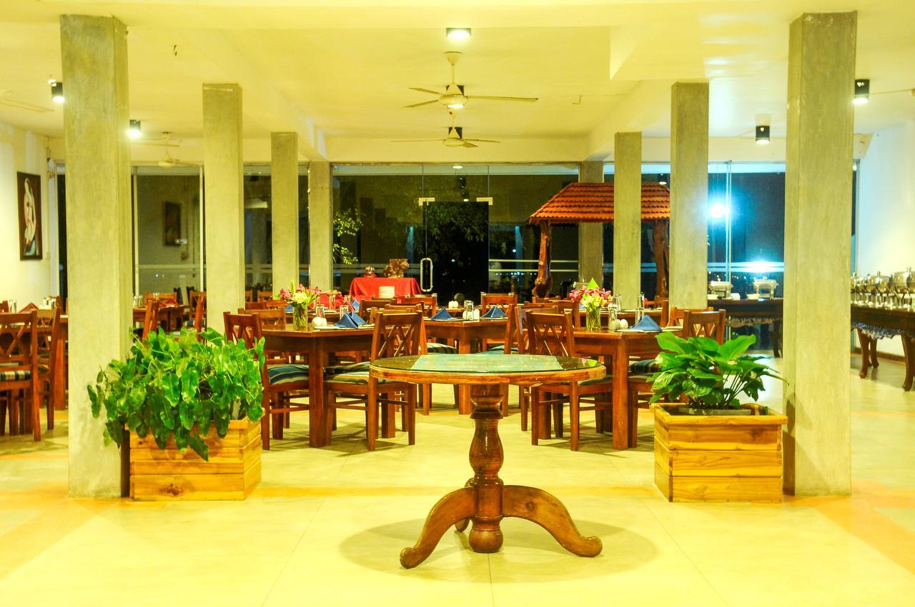 Lake Wind Hotel Tissamaharama Exterior photo