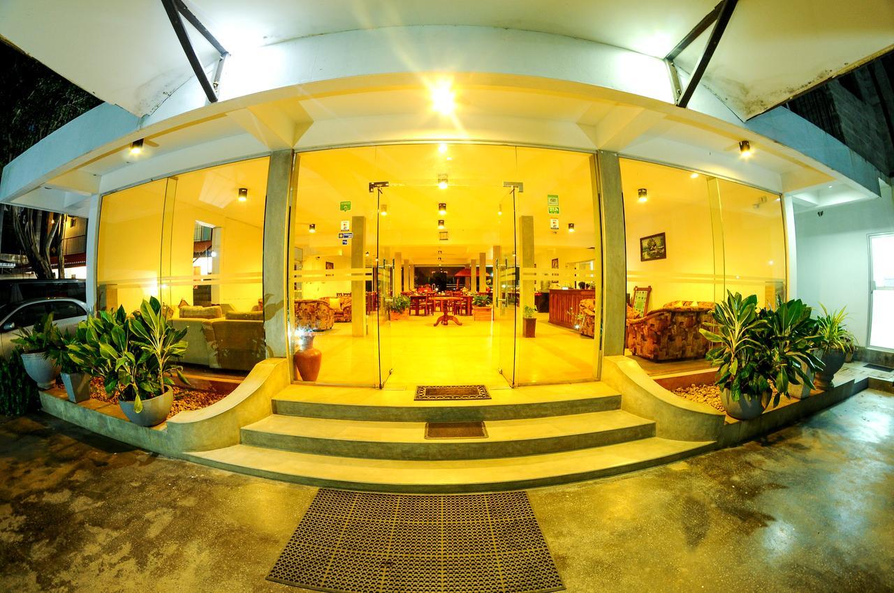 Lake Wind Hotel Tissamaharama Exterior photo