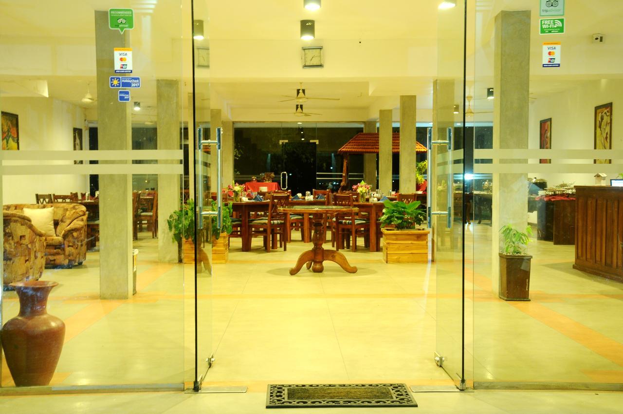 Lake Wind Hotel Tissamaharama Exterior photo