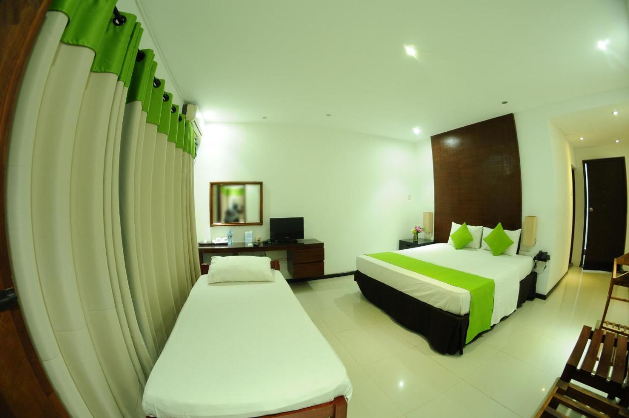 Lake Wind Hotel Tissamaharama Exterior photo